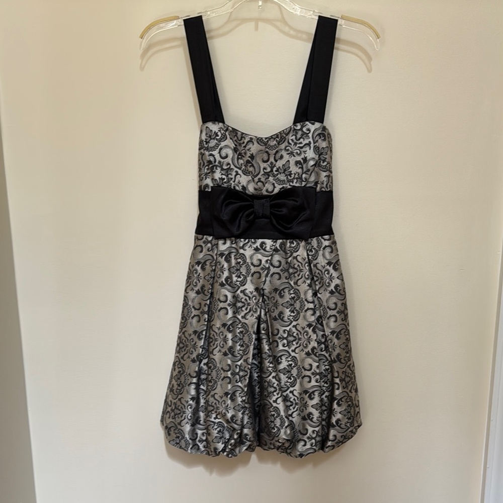 Speechless Champagne Silver and Black Bow Bubble Hem Patterned Party Dress EUC